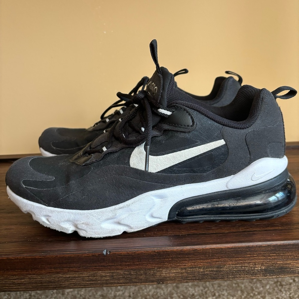 Nike Air 270 React black and white running shoes sneakers women’s 8.5 youth 7Y
